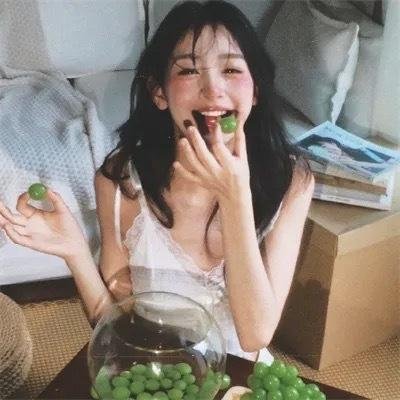 白色荣光海报